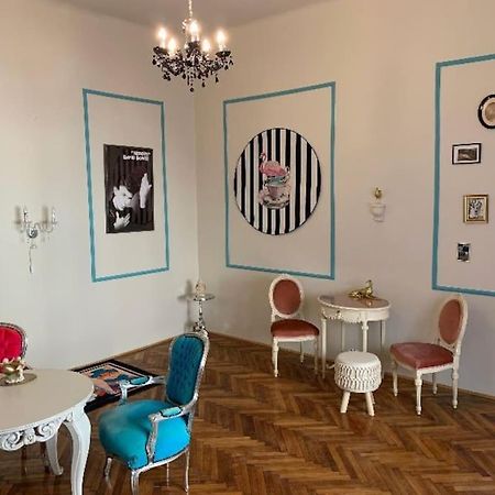Barbie Baroque Apartment Budapest Bagian luar foto