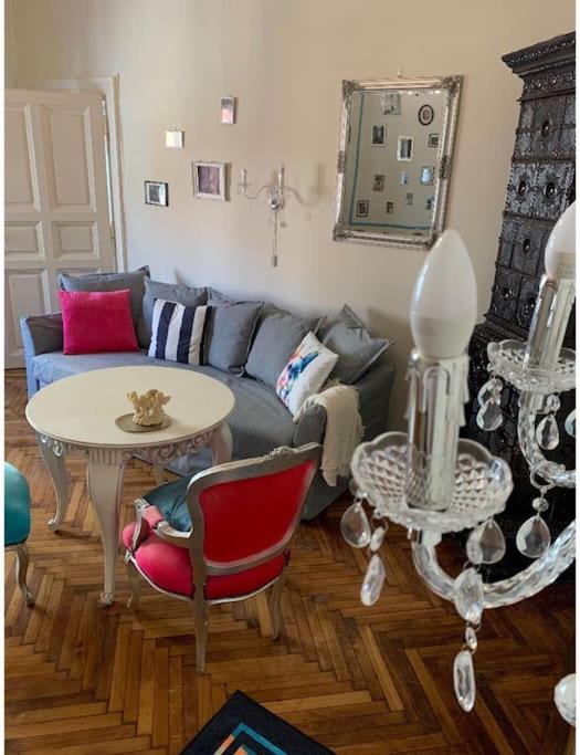 Barbie Baroque Apartment Budapest Bagian luar foto